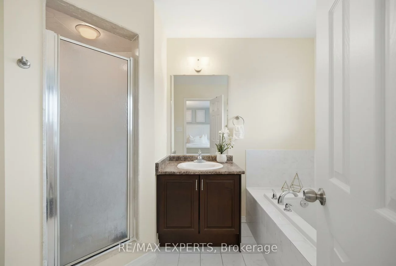 39, Manordale, Vellore Village, Vaughan