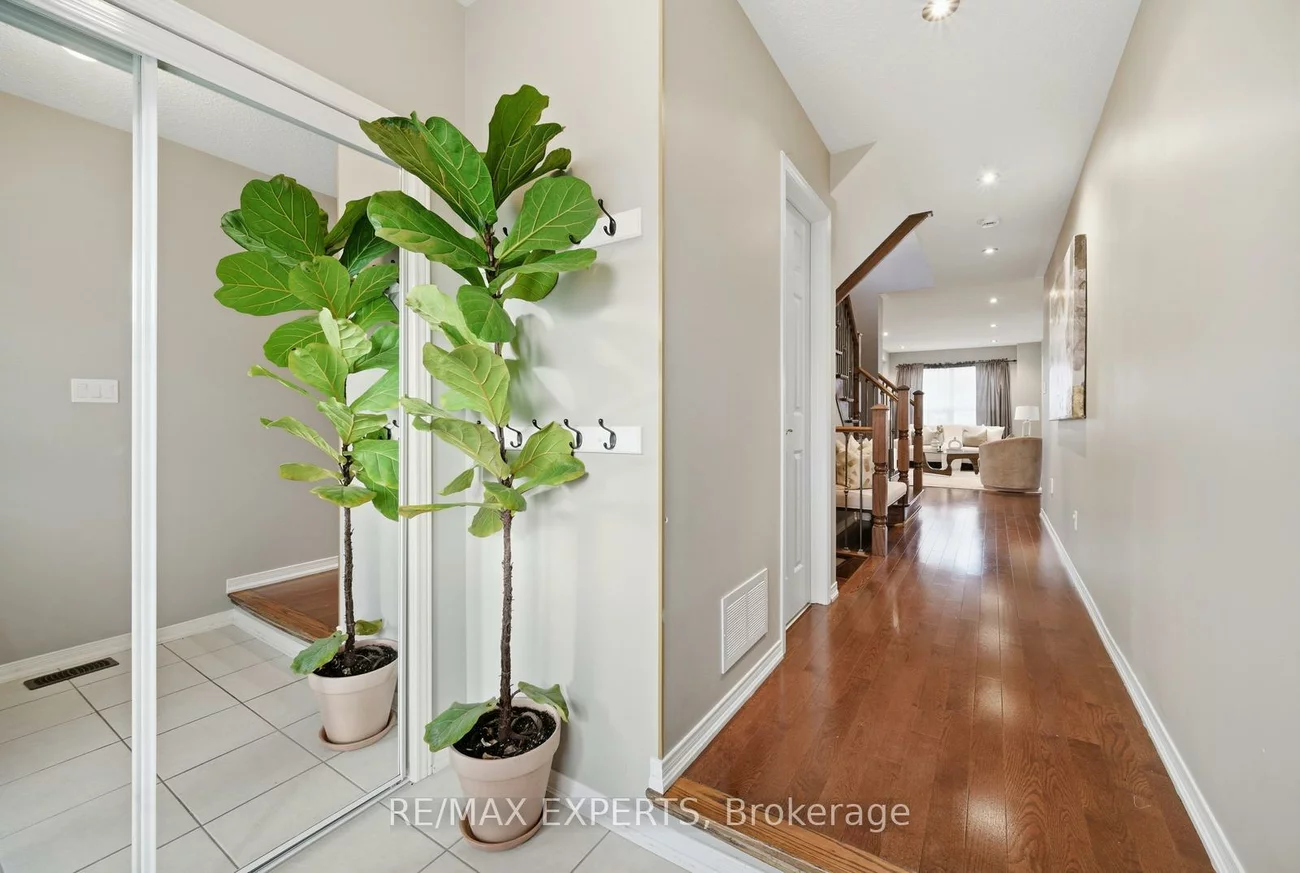 39, Manordale, Vellore Village, Vaughan