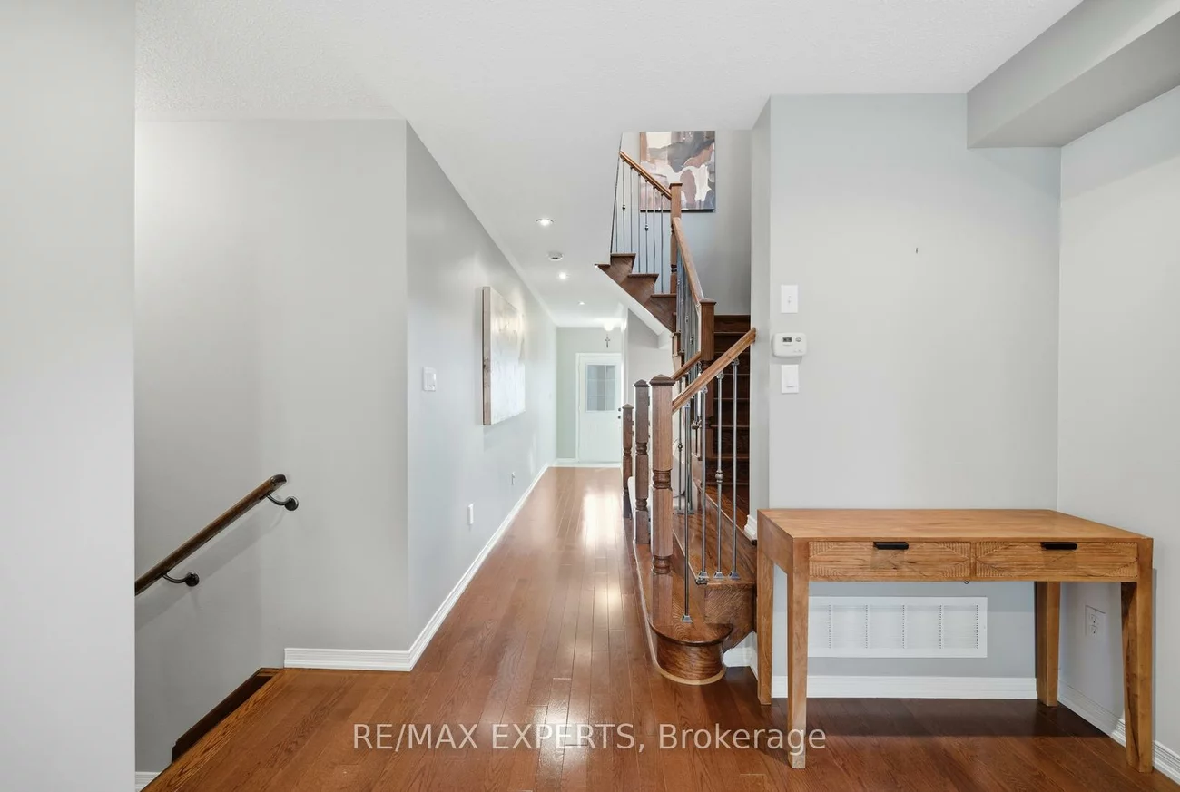 39, Manordale, Vellore Village, Vaughan