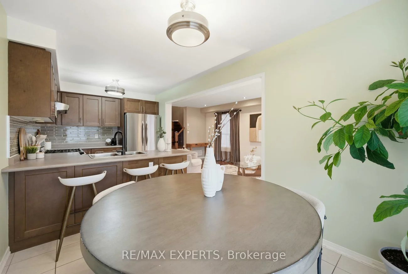 39, Manordale, Vellore Village, Vaughan