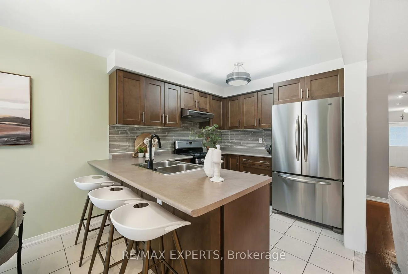 39, Manordale, Vellore Village, Vaughan