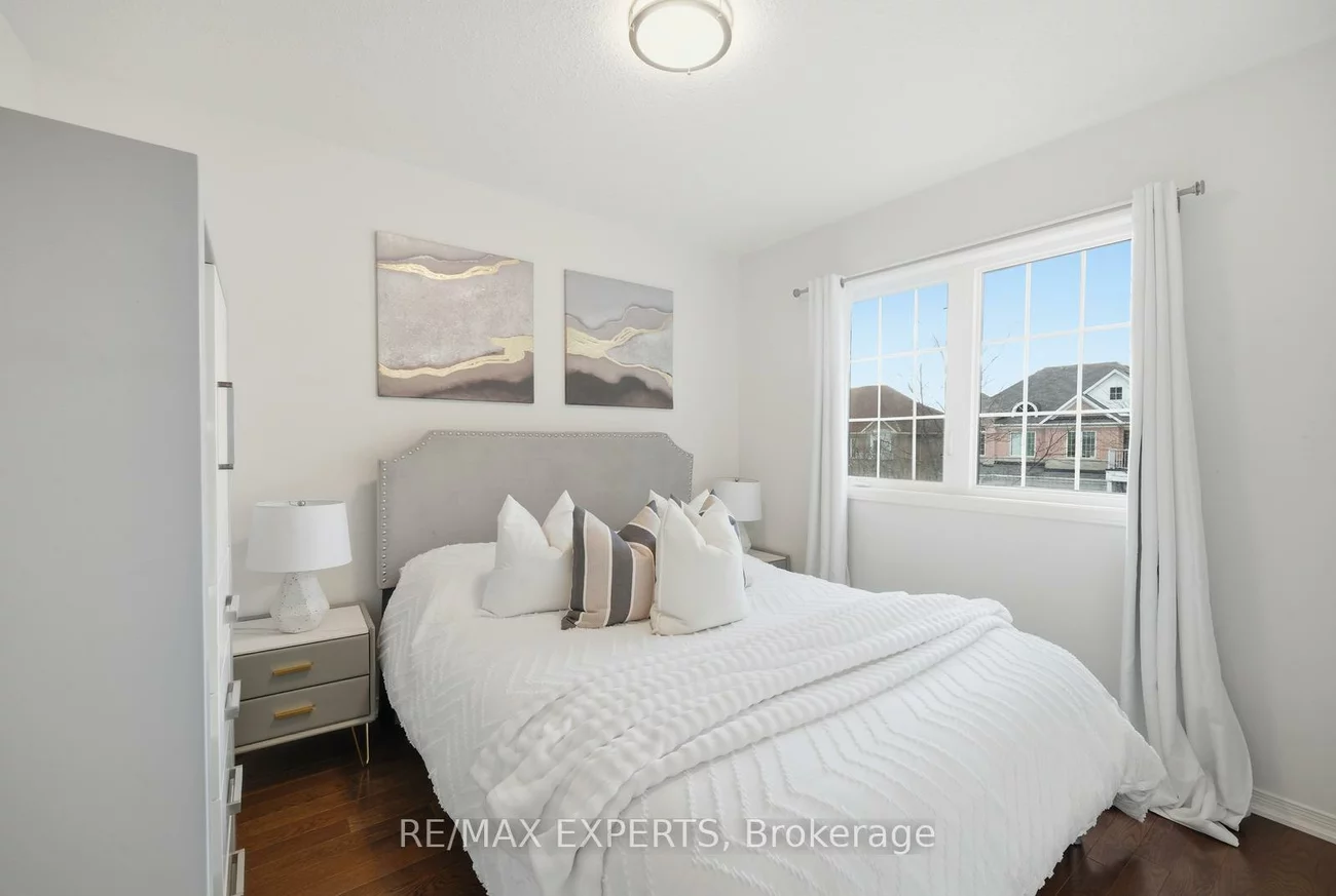 39, Manordale, Vellore Village, Vaughan