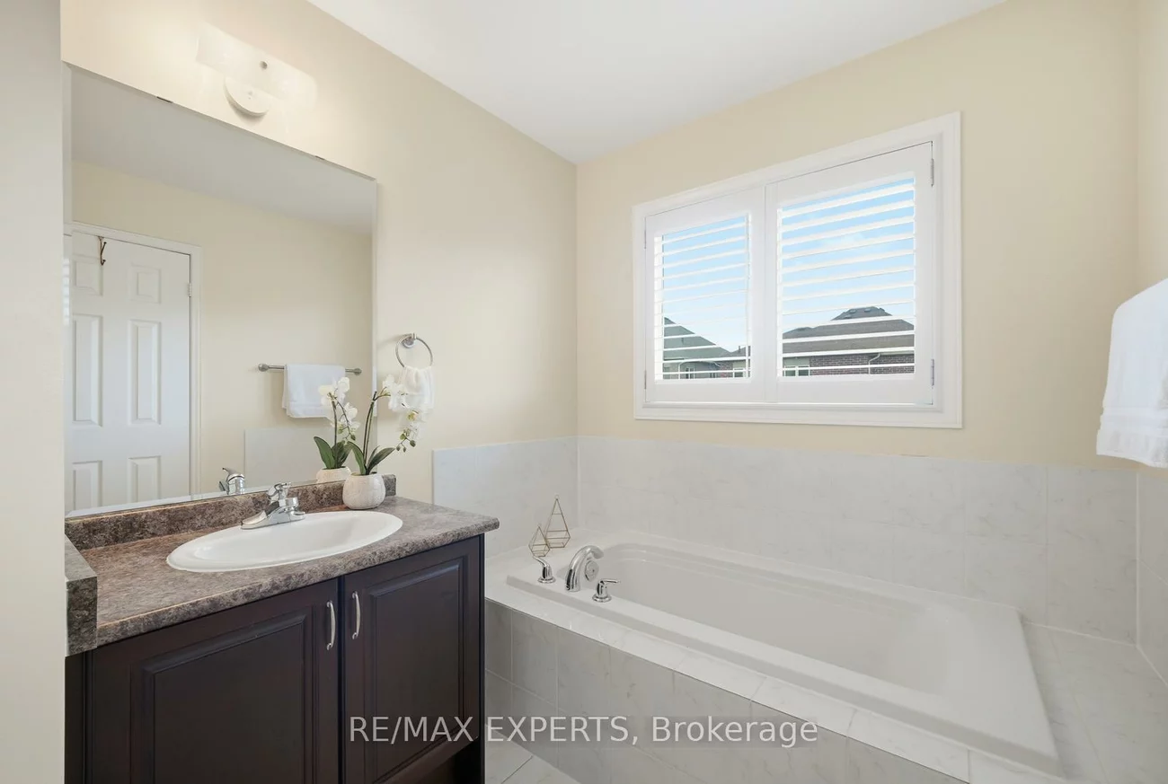 39, Manordale, Vellore Village, Vaughan