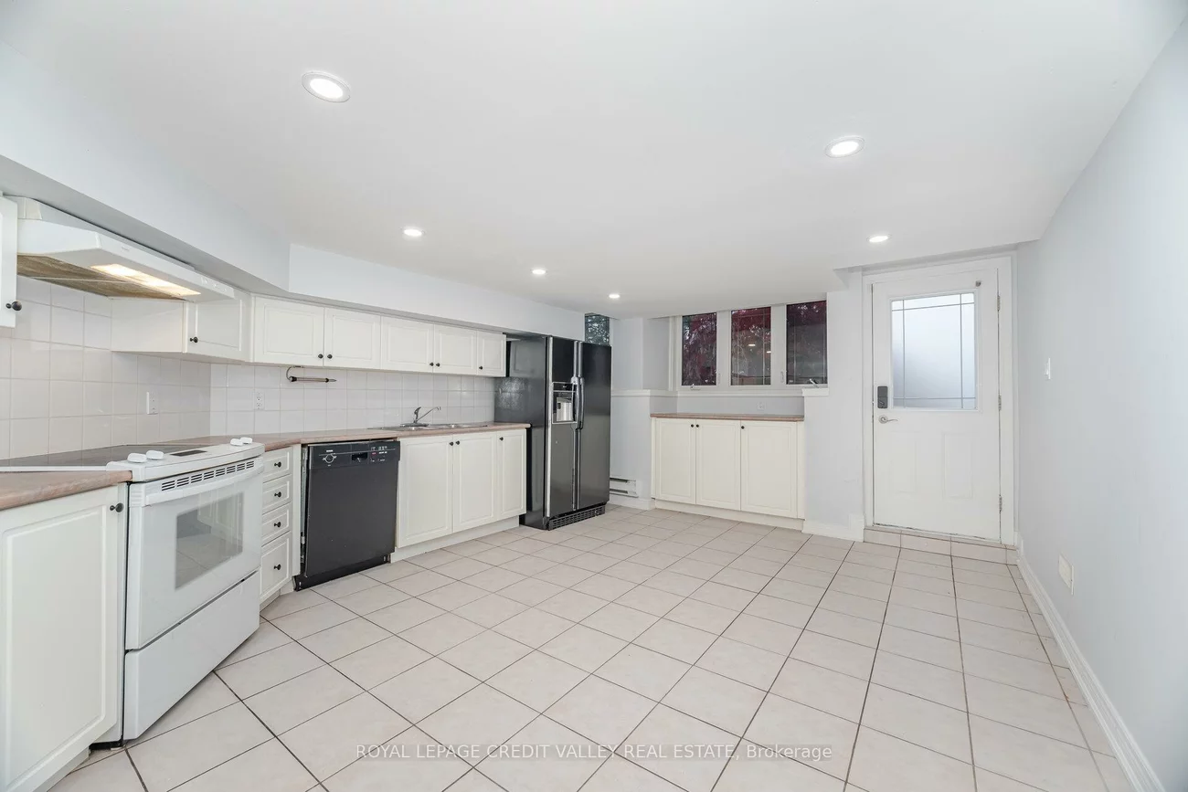 2, Huntingwood, Islington Woods, Vaughan