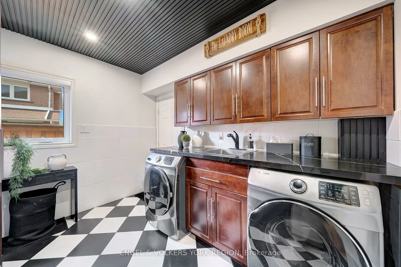 57, Burgosa, East Woodbridge, Vaughan