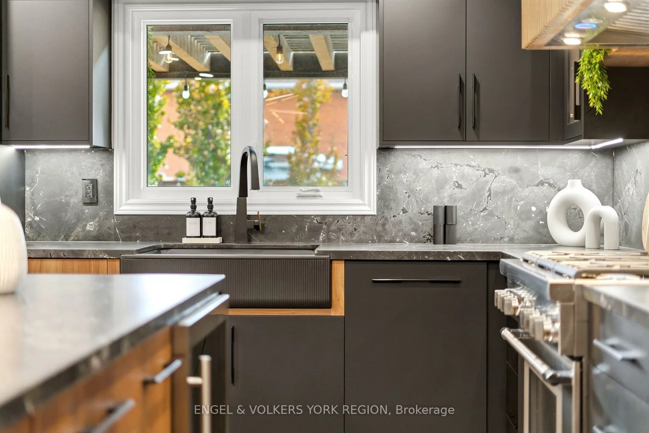 57, Burgosa, East Woodbridge, Vaughan