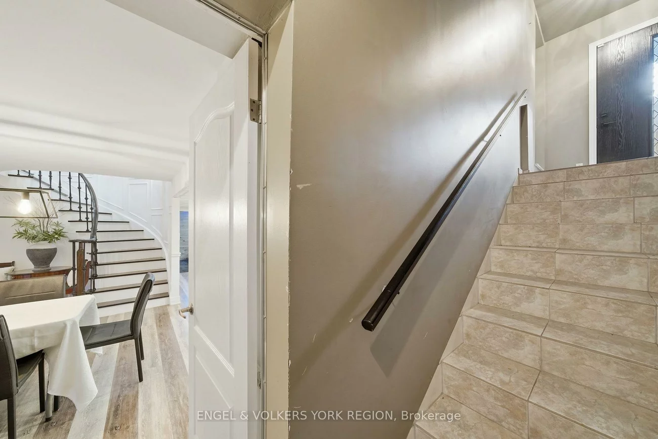 57, Burgosa, East Woodbridge, Vaughan