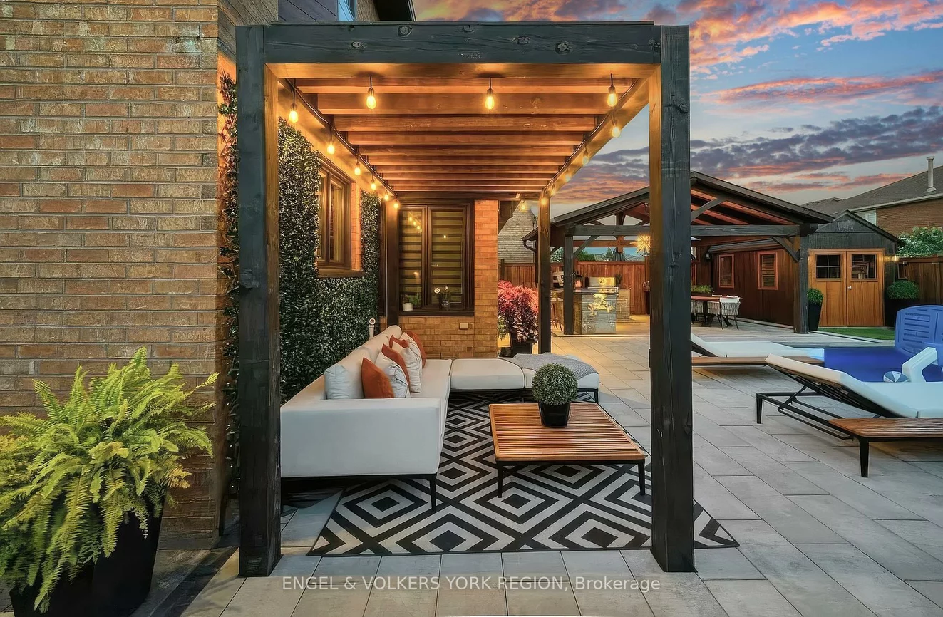 57, Burgosa, East Woodbridge, Vaughan