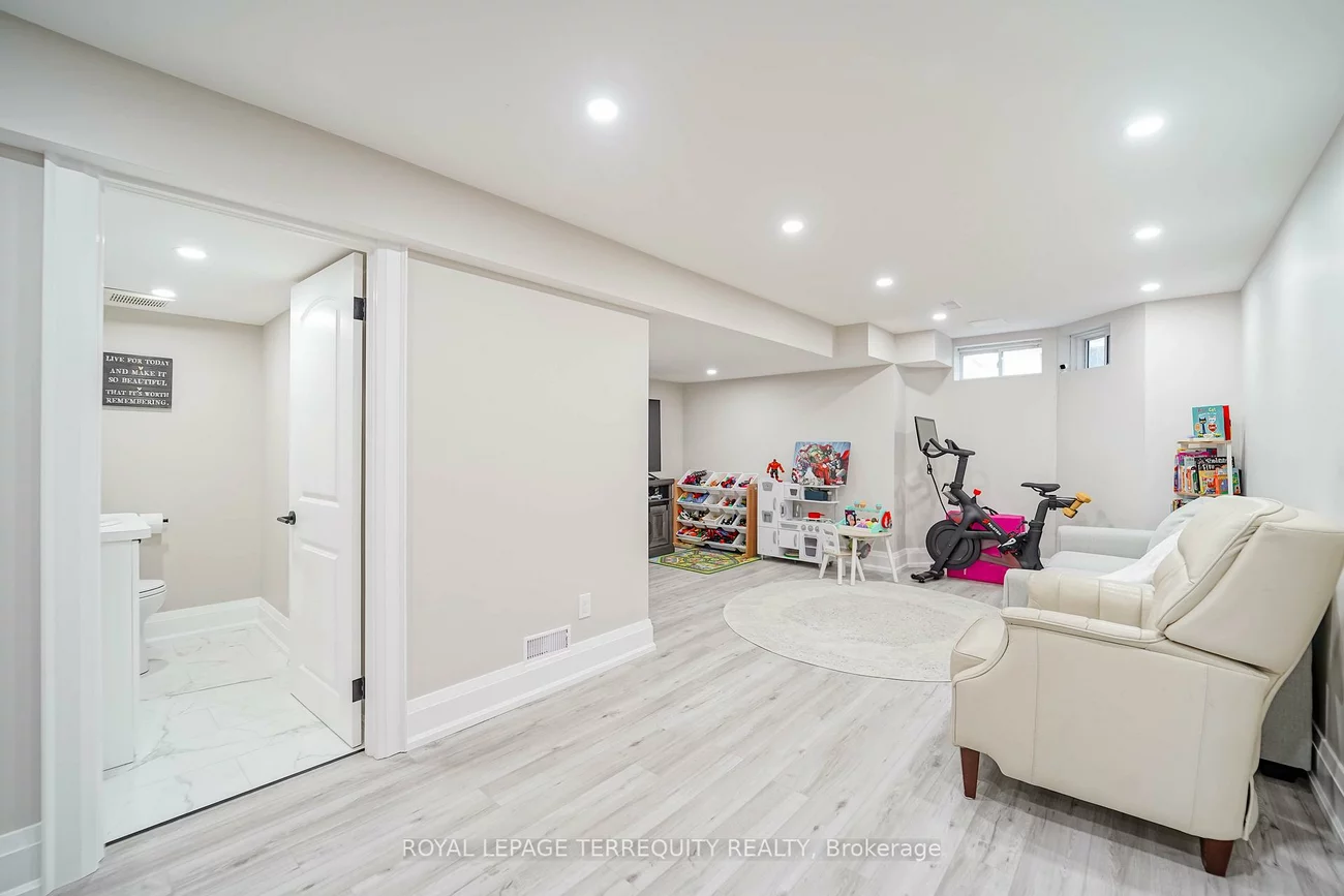 9, Stonebriar, Maple, Vaughan