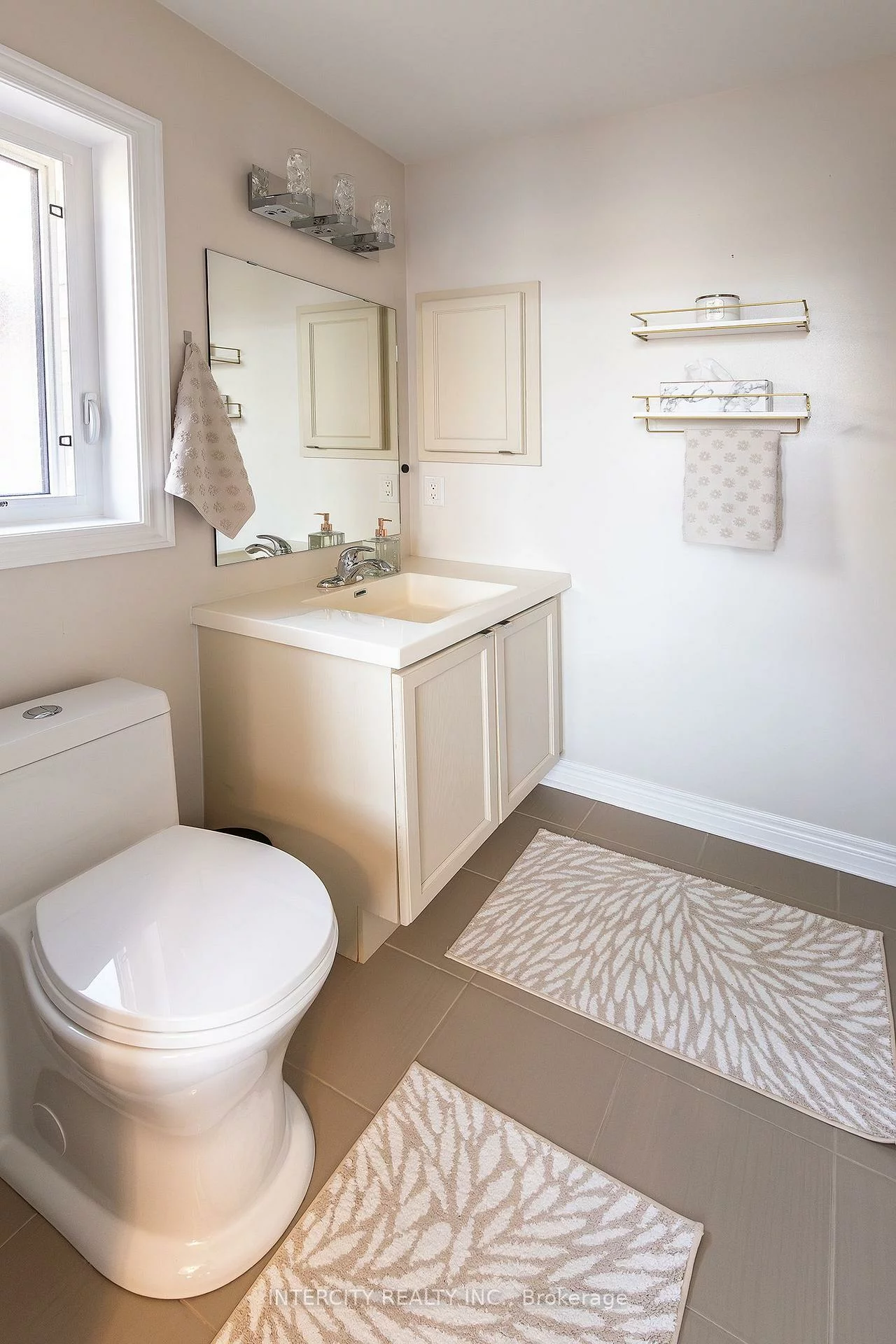 23, Halo, Patterson, Vaughan