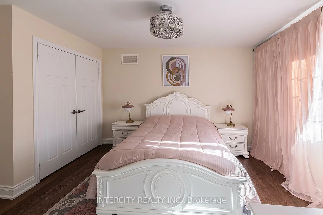 23, Halo, Patterson, Vaughan