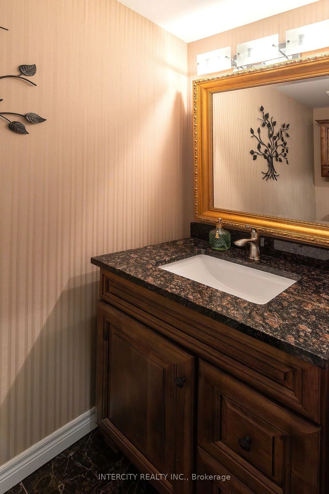 23, Halo, Patterson, Vaughan