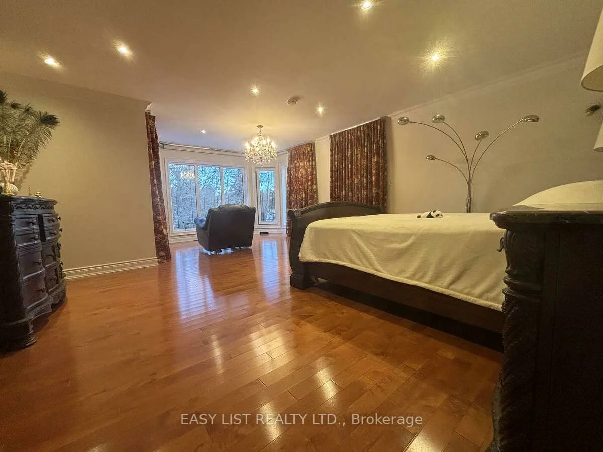 785, Clarence, Islington Woods, Vaughan