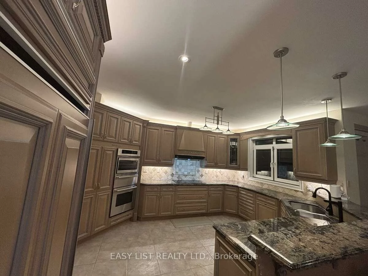 785, Clarence, Islington Woods, Vaughan