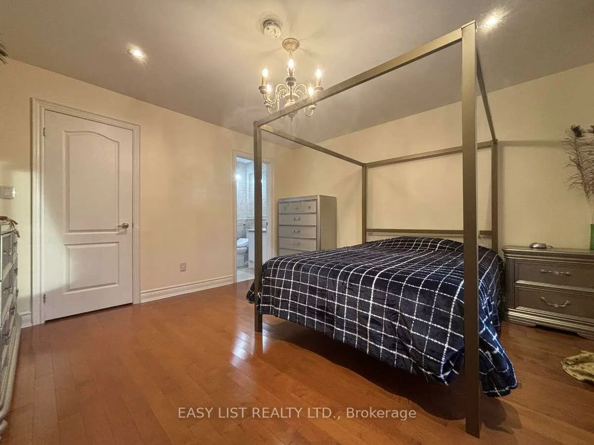 785, Clarence, Islington Woods, Vaughan