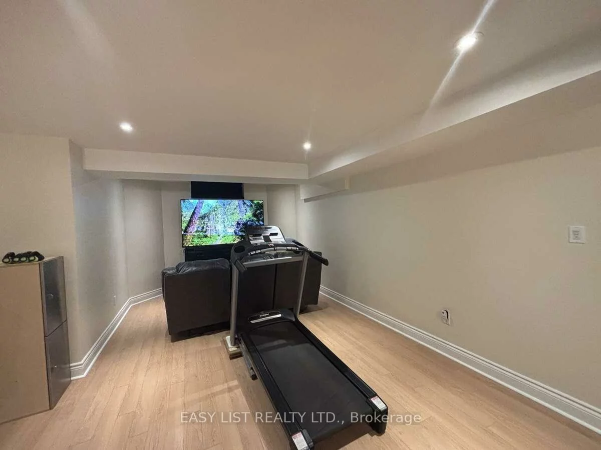 785, Clarence, Islington Woods, Vaughan