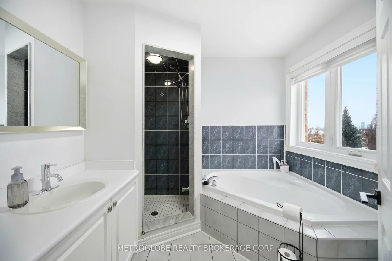 231, Matthew, East Woodbridge, Vaughan