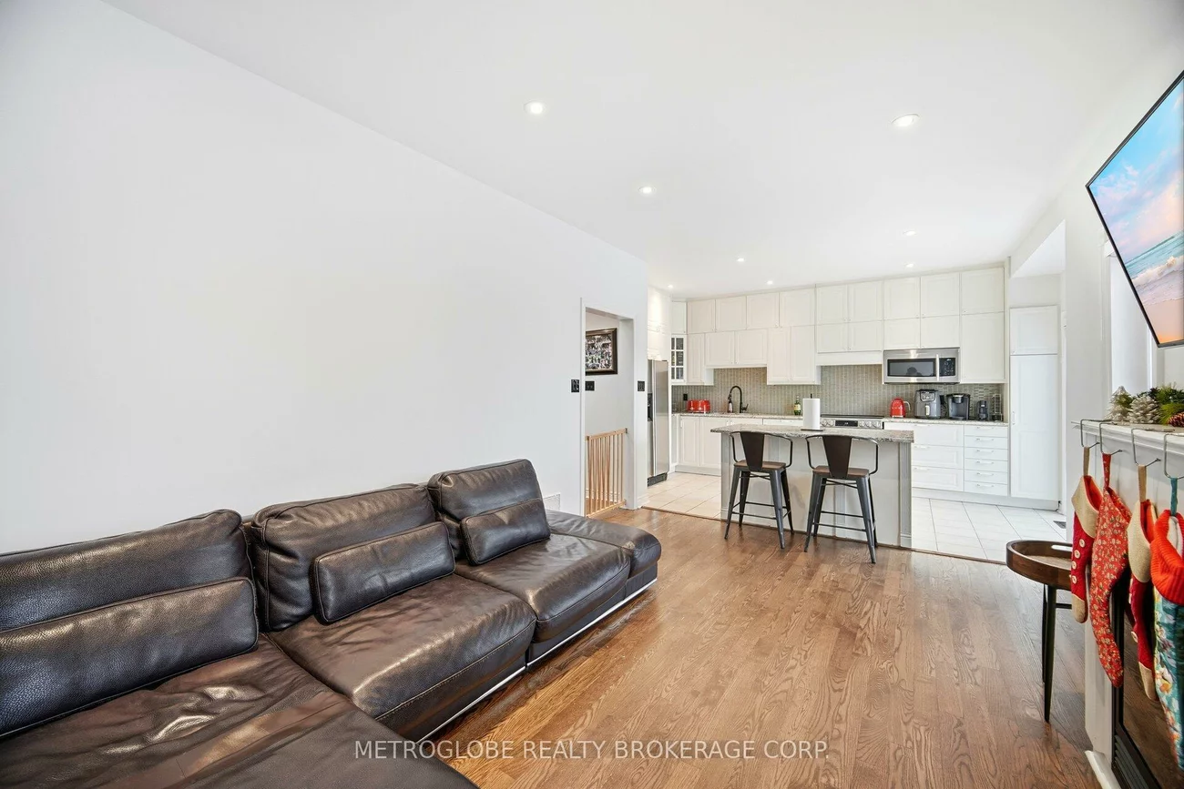 231, Matthew, East Woodbridge, Vaughan