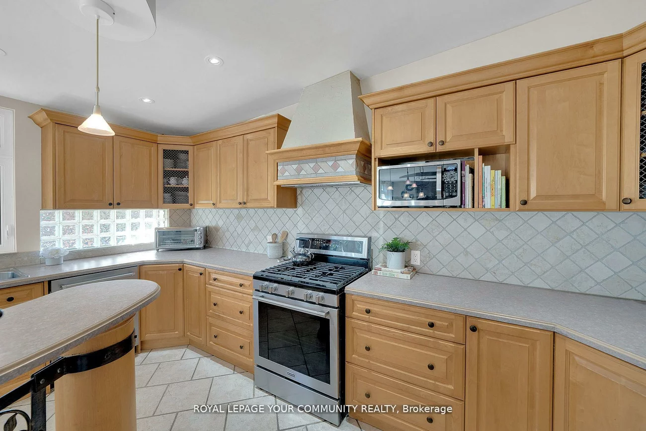 8065, Kipling, West Woodbridge, Vaughan