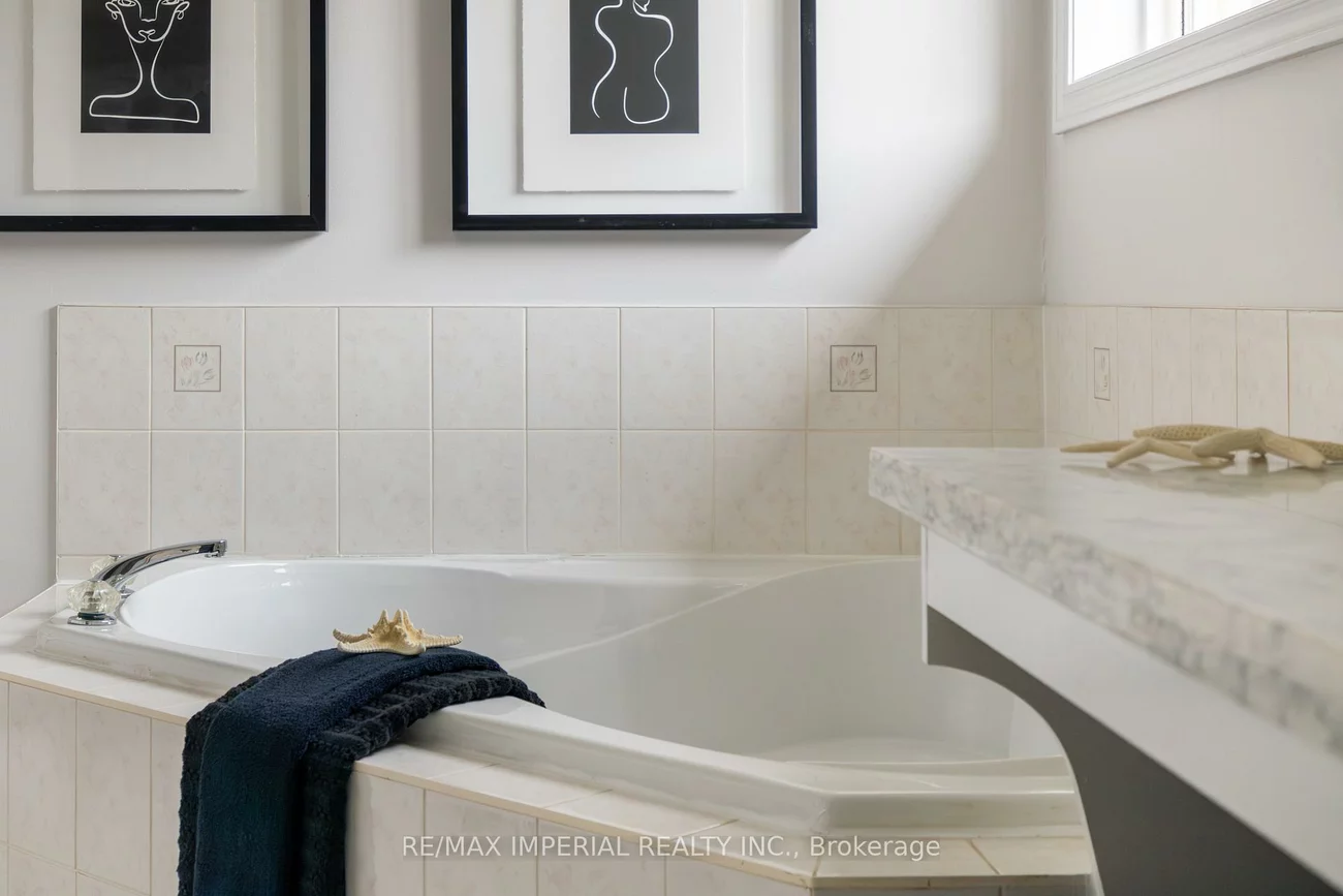 44, Hawkview, Vellore Village, Vaughan