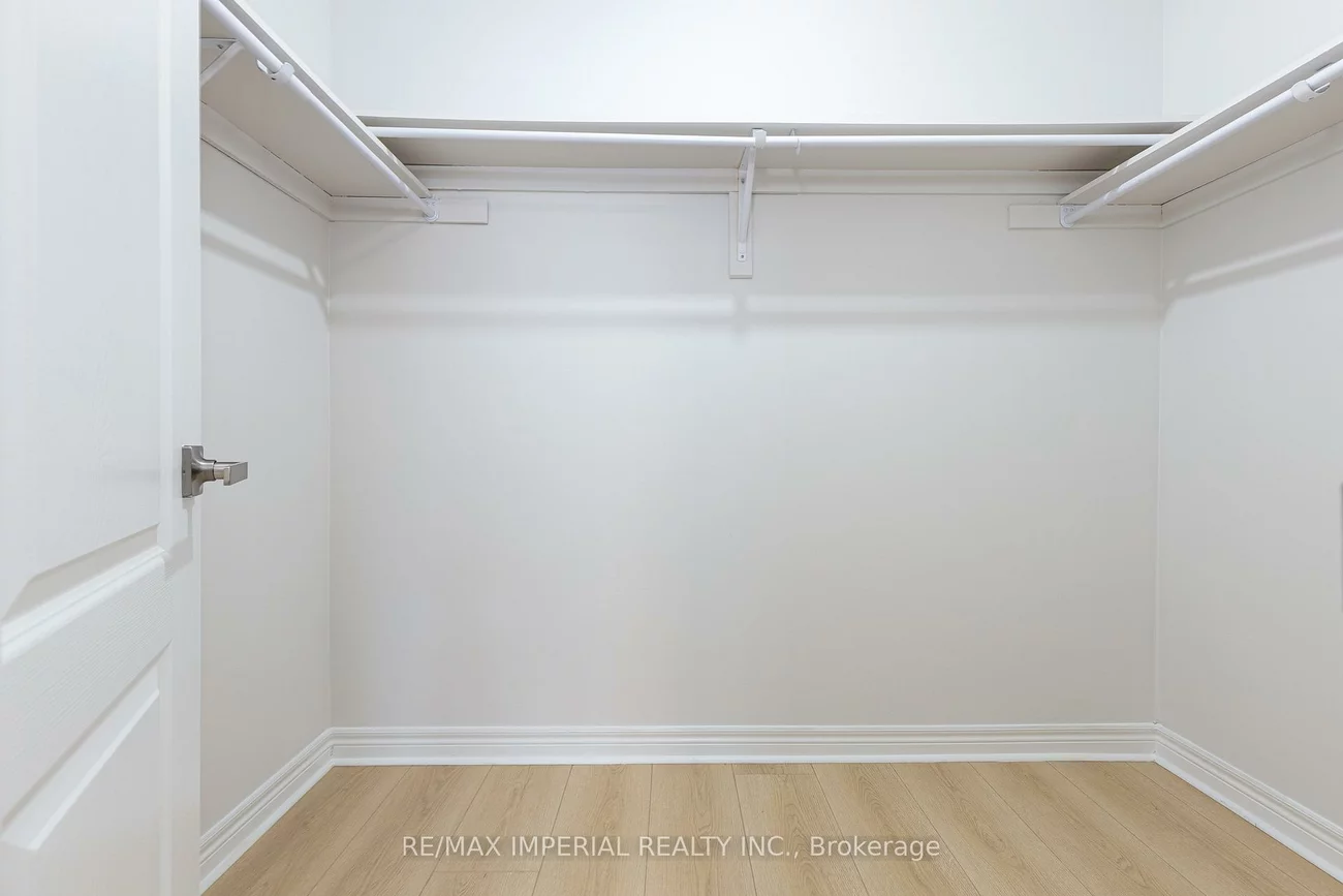 44, Hawkview, Vellore Village, Vaughan