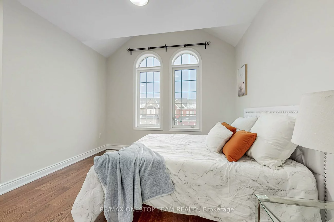 16, Nocturne, Kleinburg, Vaughan