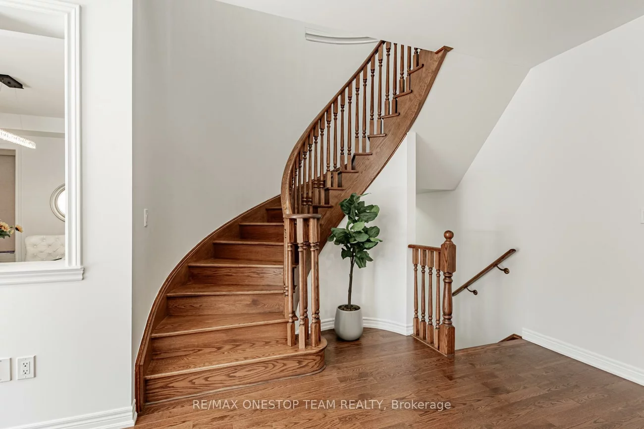 16, Nocturne, Kleinburg, Vaughan