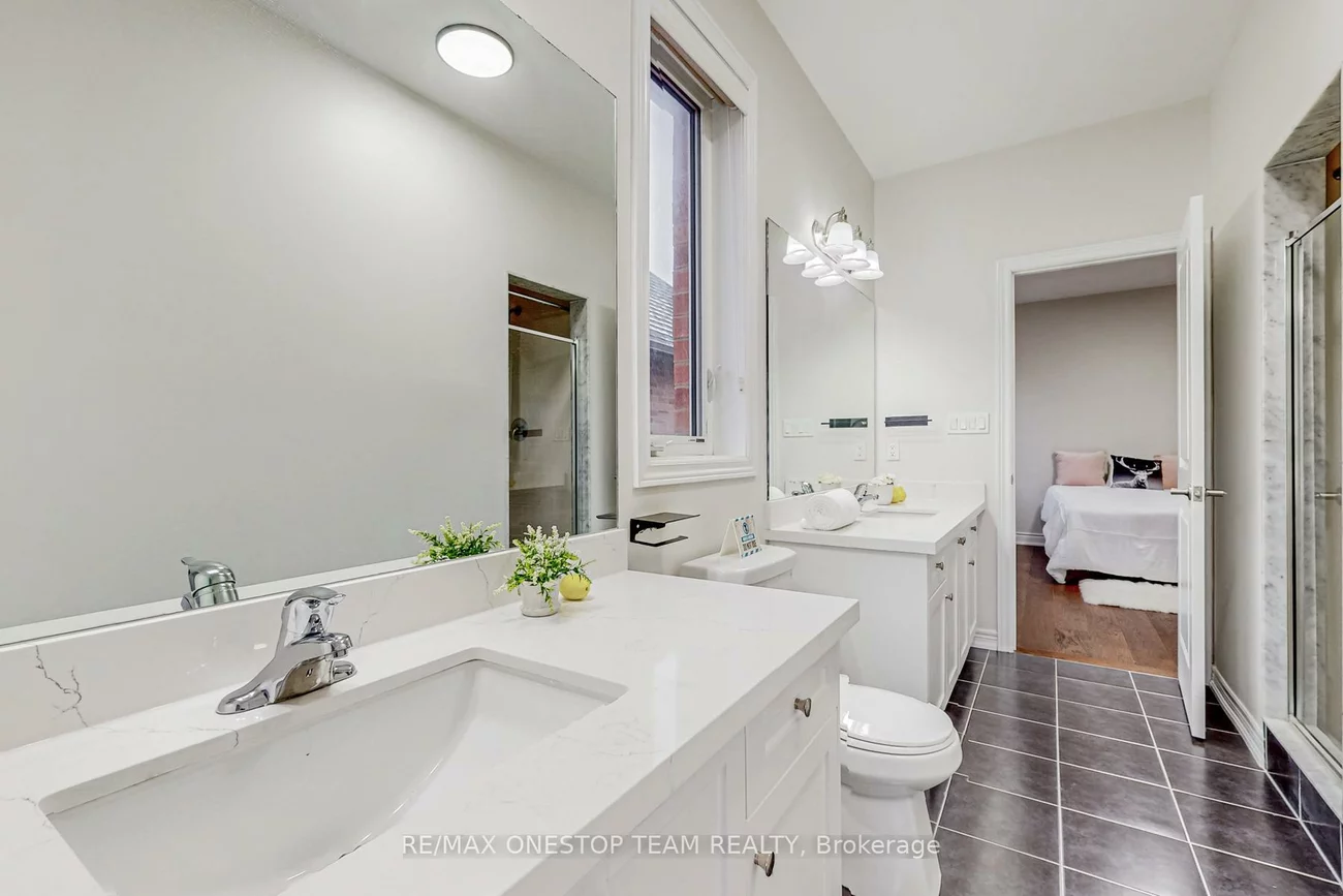 16, Nocturne, Kleinburg, Vaughan