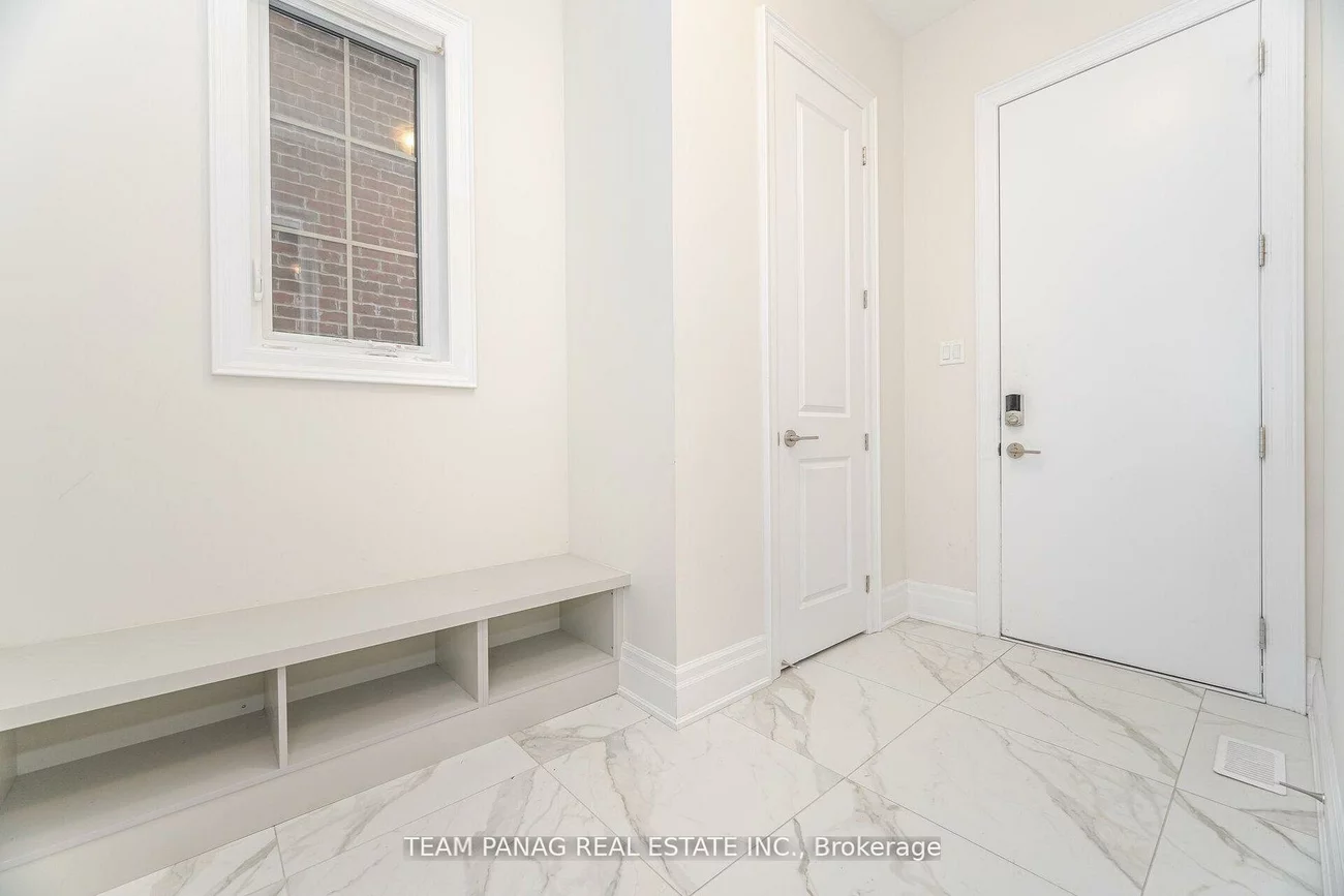 30, Ballantyne, Vellore Village, Vaughan