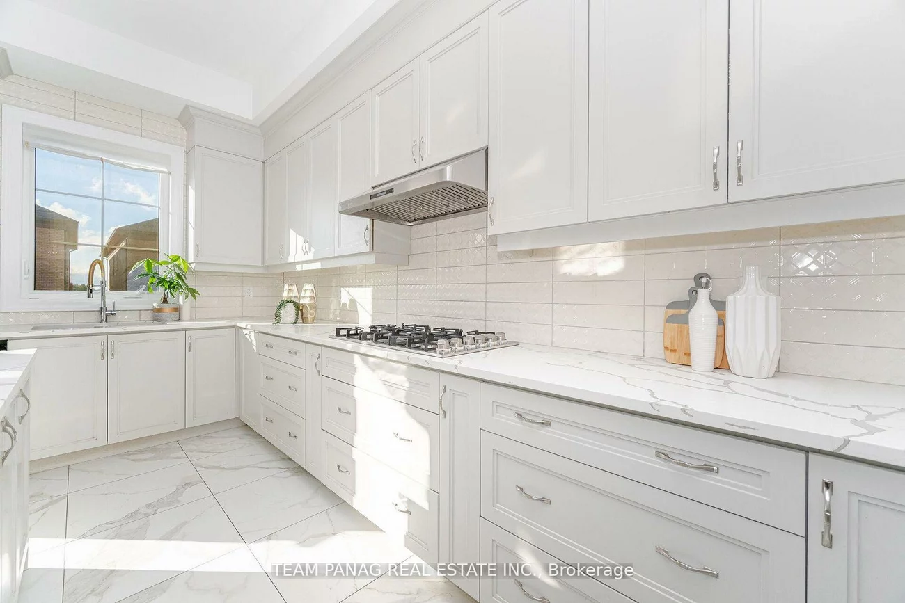 30, Ballantyne, Vellore Village, Vaughan