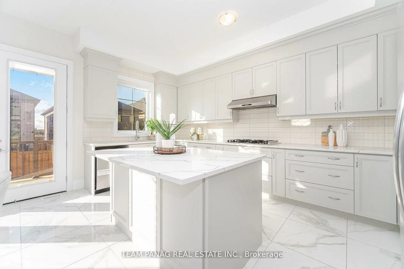 30, Ballantyne, Vellore Village, Vaughan