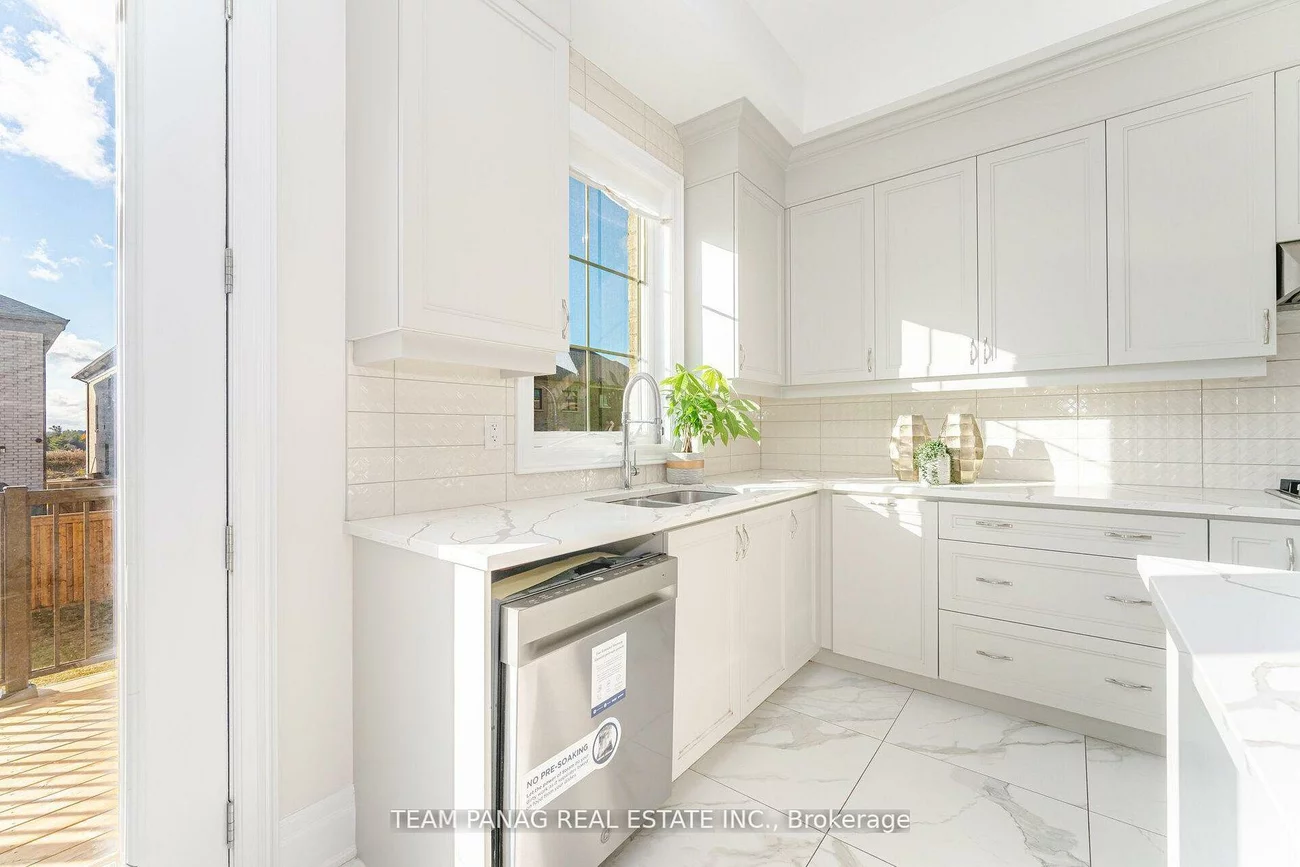 30, Ballantyne, Vellore Village, Vaughan