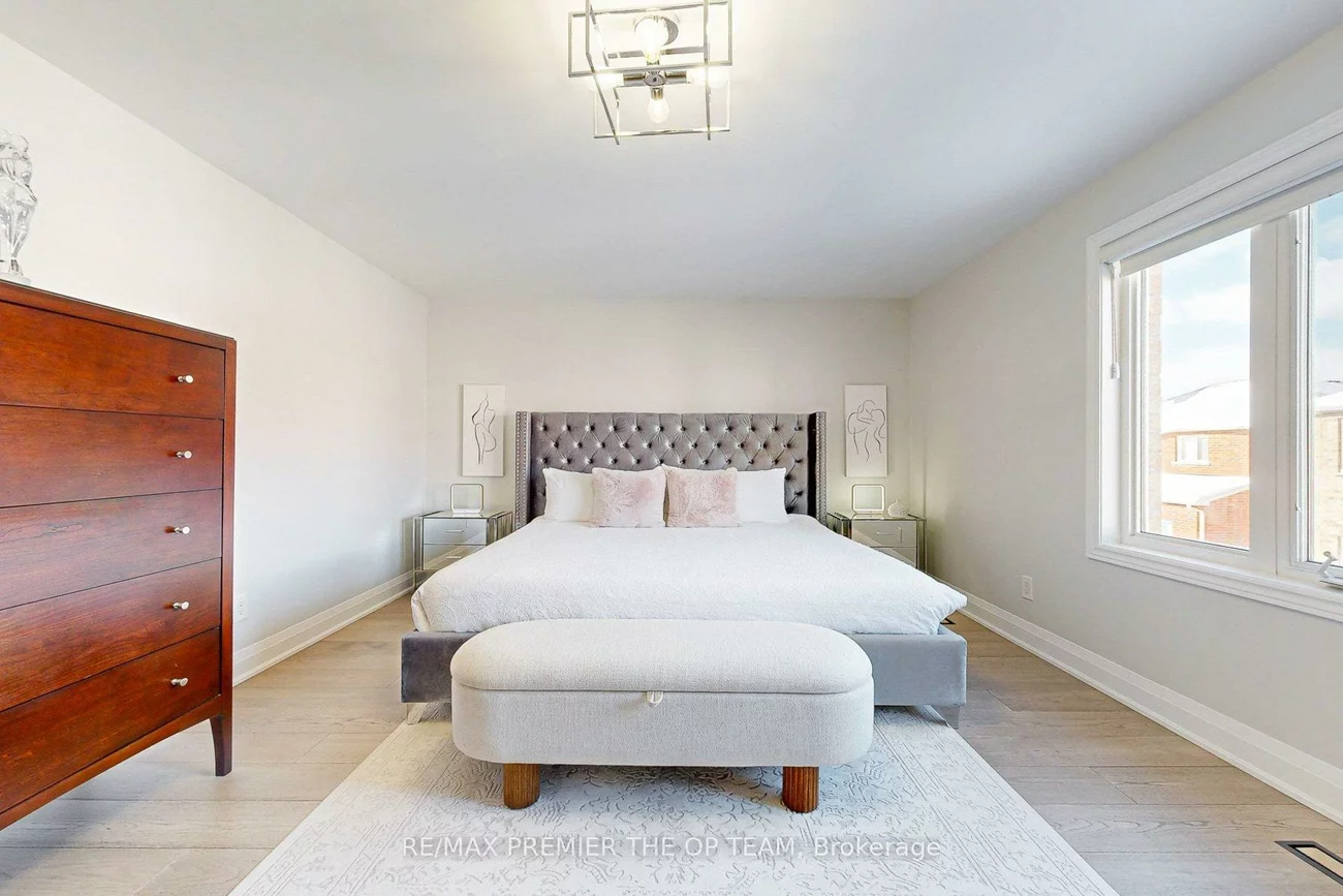 96, Saint Victor, Vellore Village, Vaughan