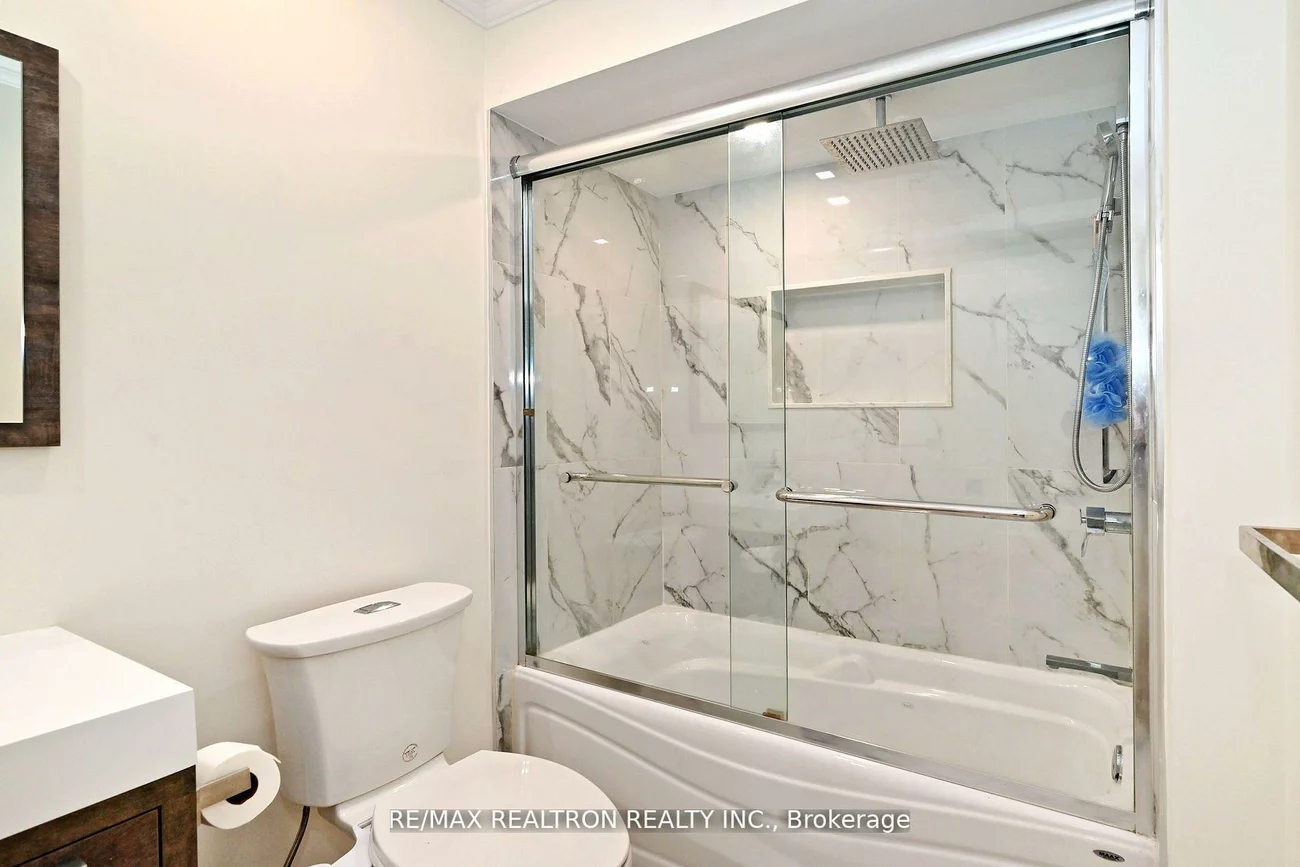 100, Kingsbridge, Beverley Glen, Vaughan