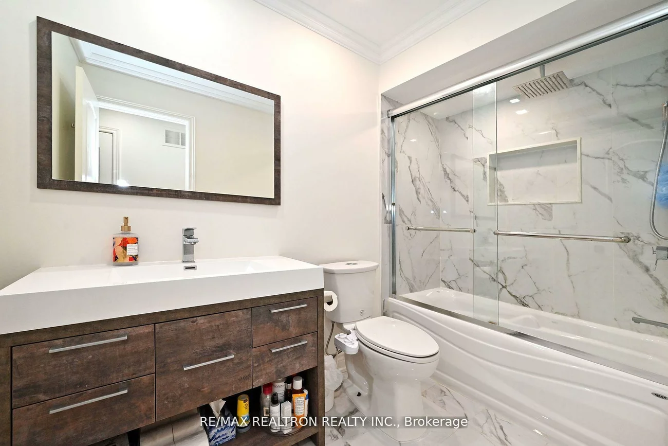 100, Kingsbridge, Beverley Glen, Vaughan