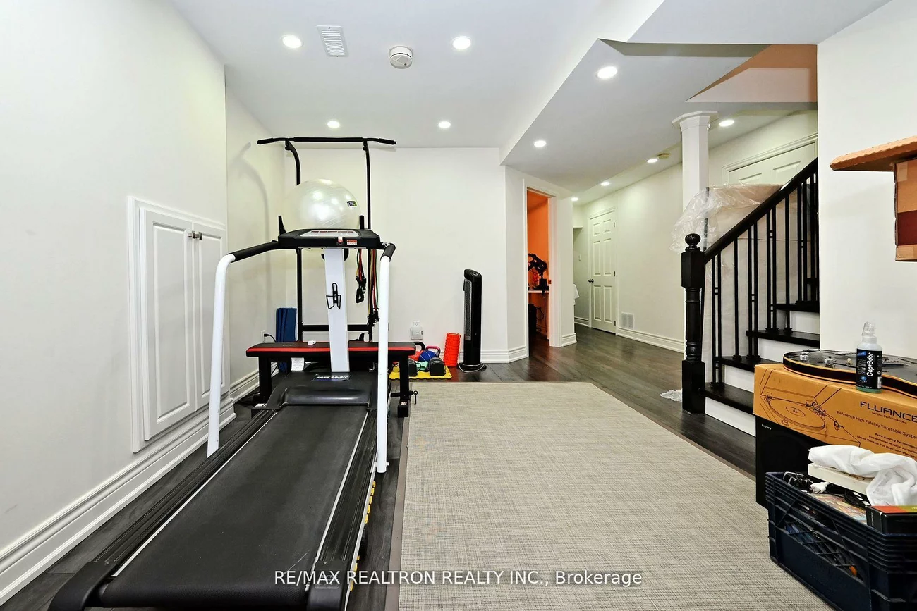 100, Kingsbridge, Beverley Glen, Vaughan