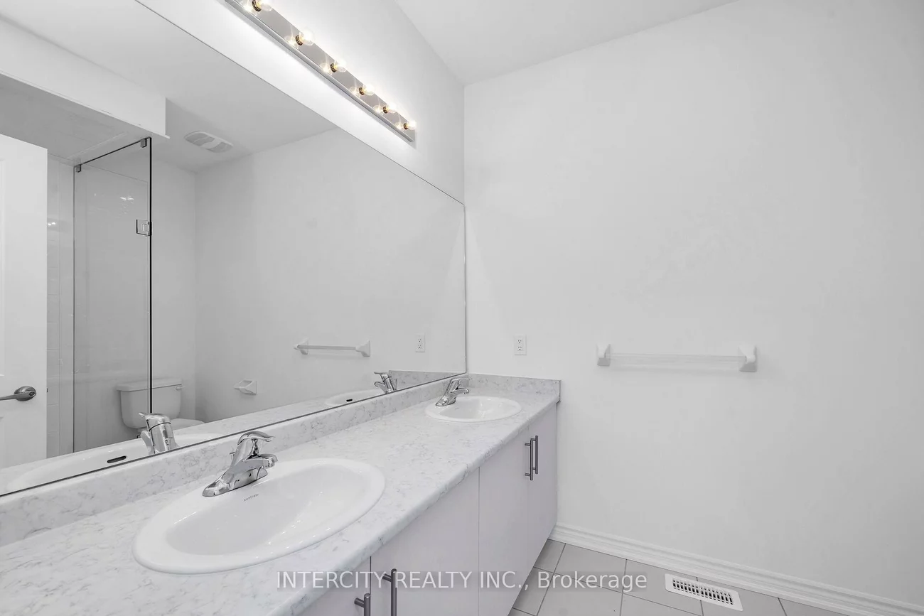 8, Radisson, Elder Mills, Vaughan