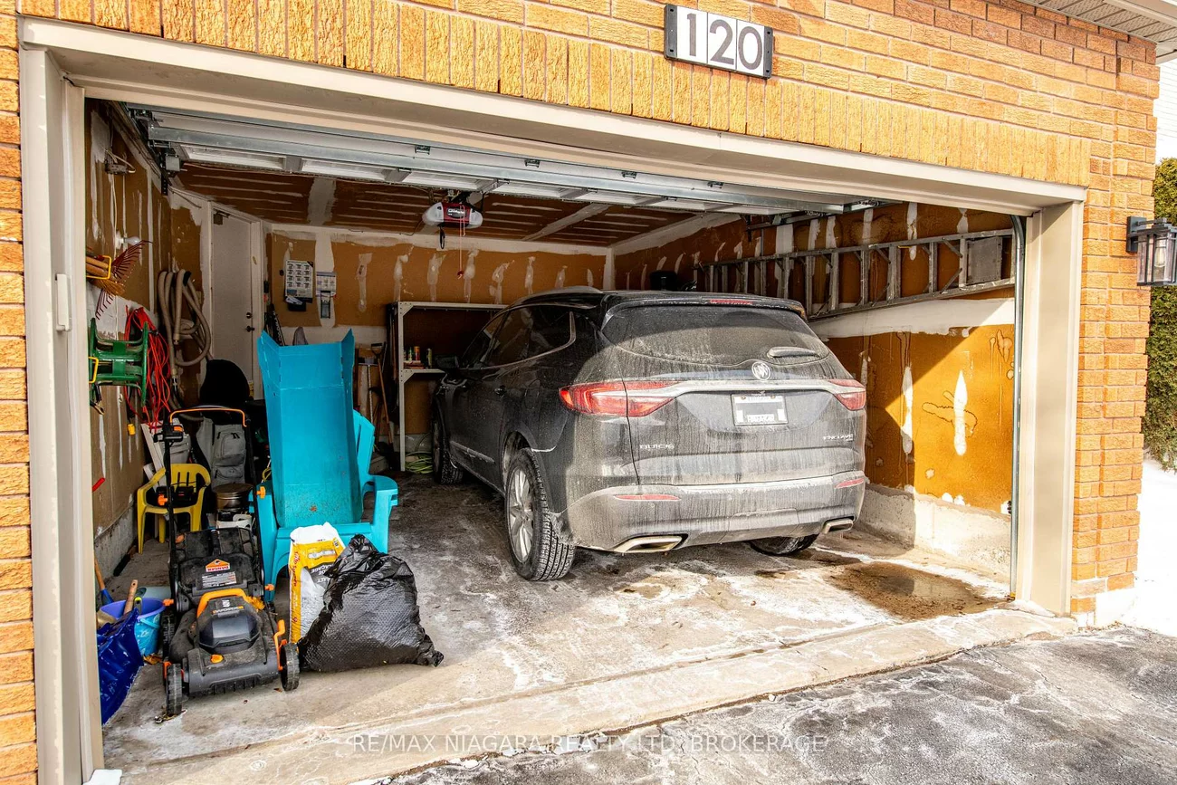 120, Janesville, Uplands, Vaughan