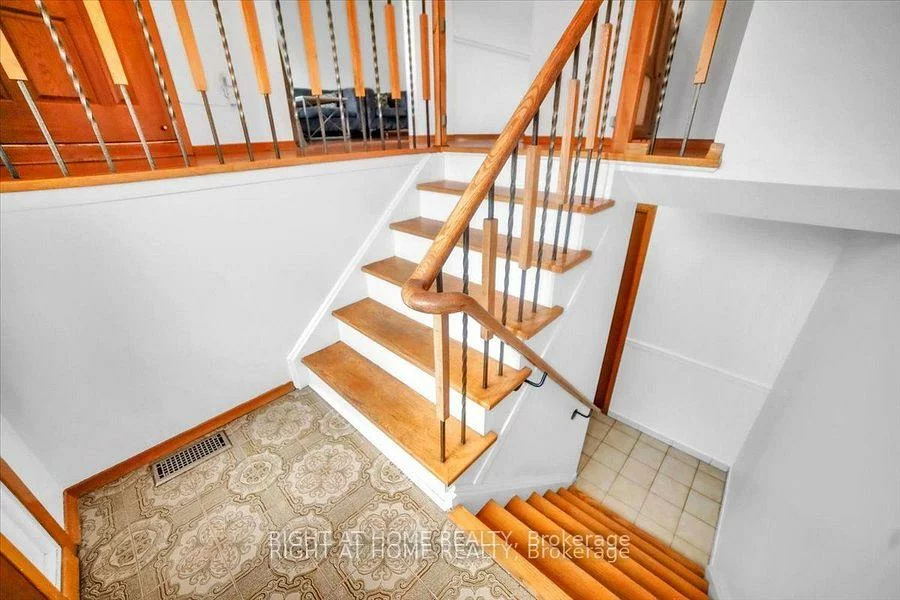 53, Agincourt, West Woodbridge, Vaughan