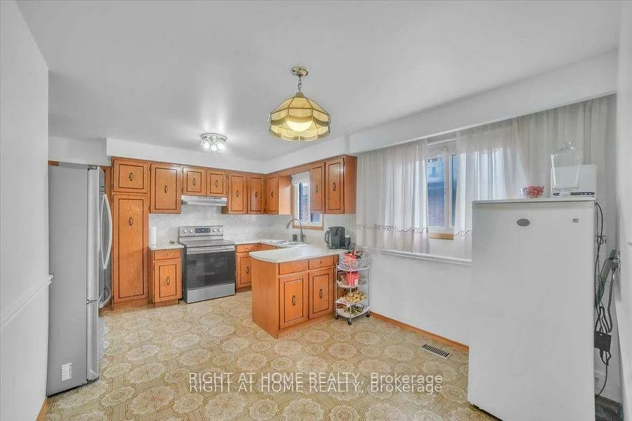 53, Agincourt, West Woodbridge, Vaughan