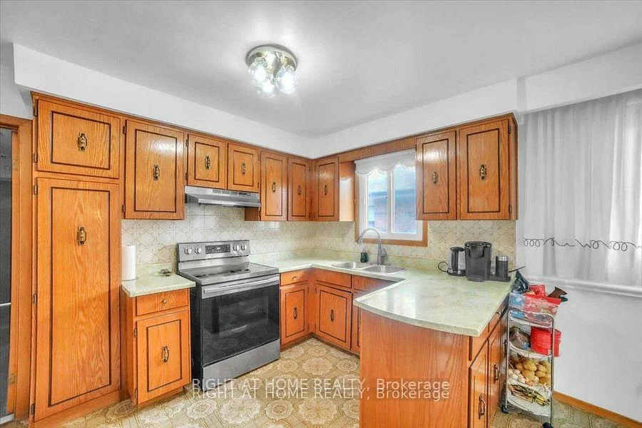 53, Agincourt, West Woodbridge, Vaughan