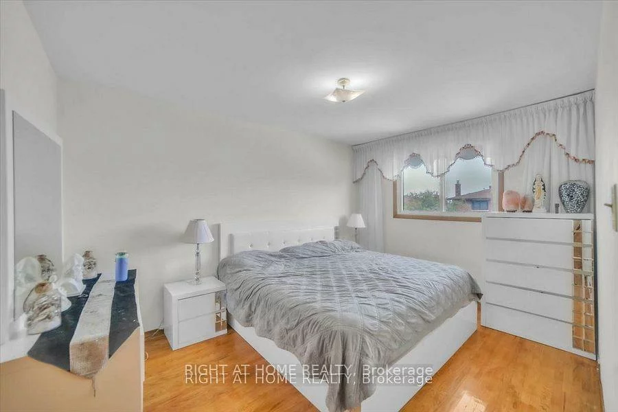 53, Agincourt, West Woodbridge, Vaughan