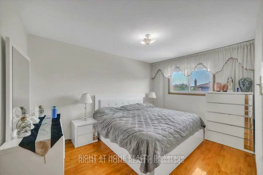 53, Agincourt, West Woodbridge, Vaughan