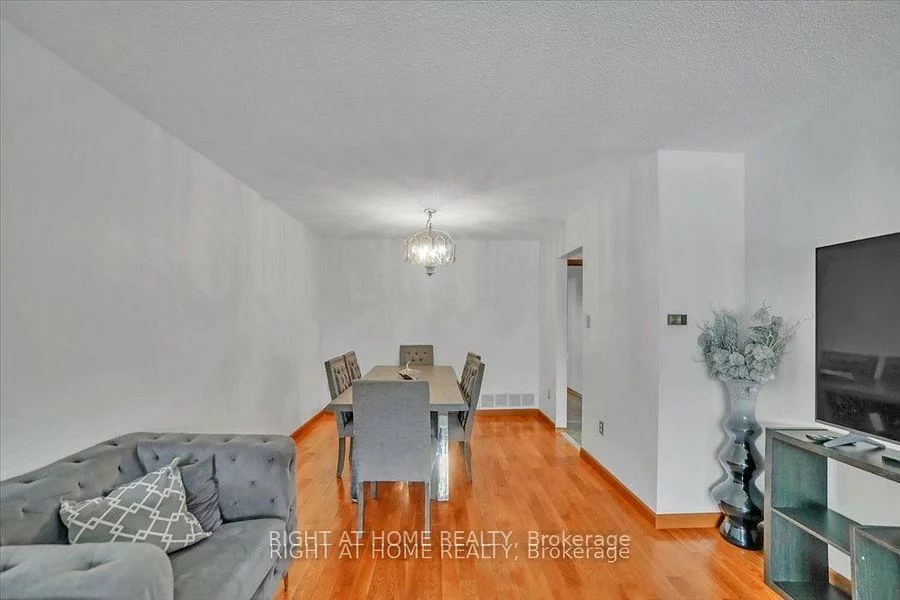 53, Agincourt, West Woodbridge, Vaughan