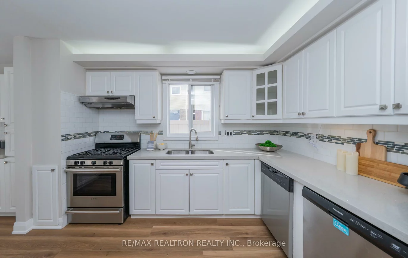 110, Lisa, Crestwood-Springfarm-Yorkhill, Vaughan