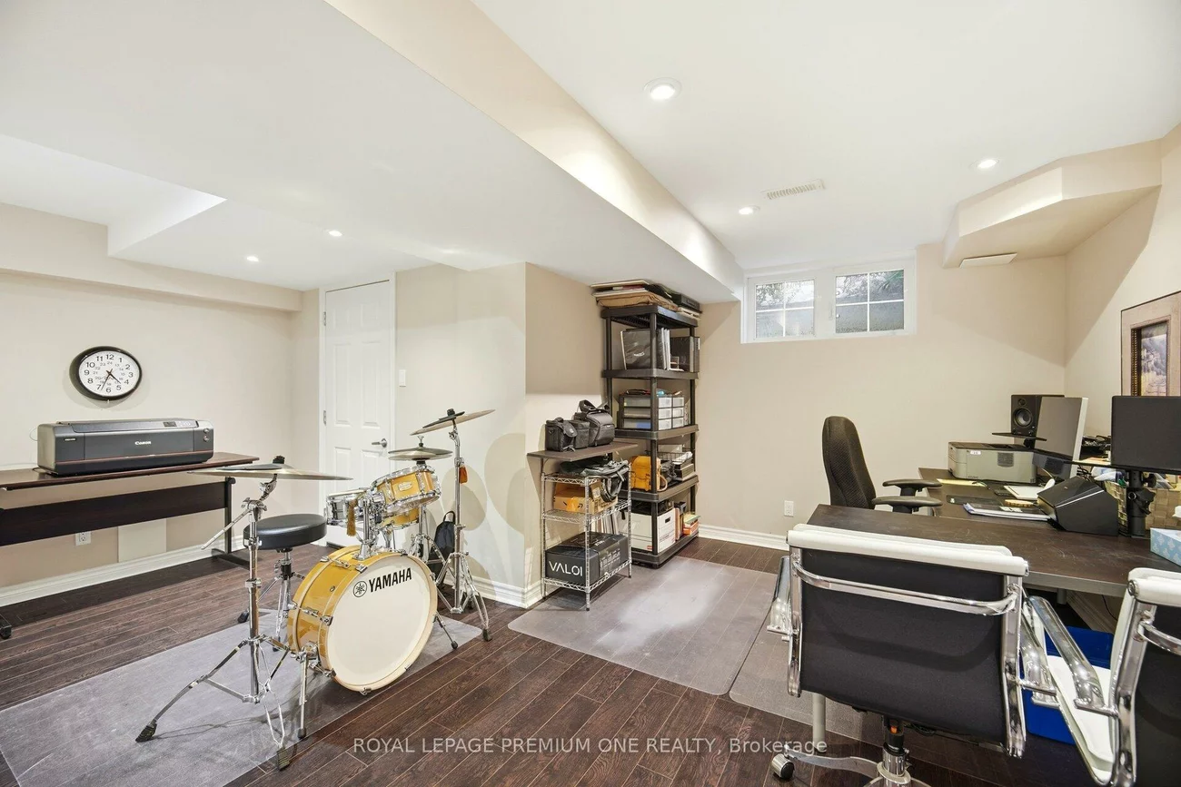 8, Poetry, Vellore Village, Vaughan