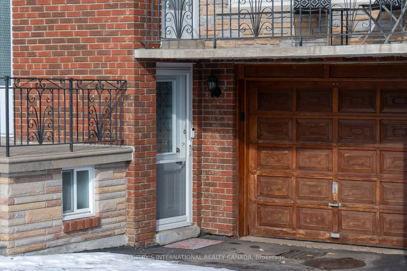 90, Andrew, West Woodbridge, Vaughan