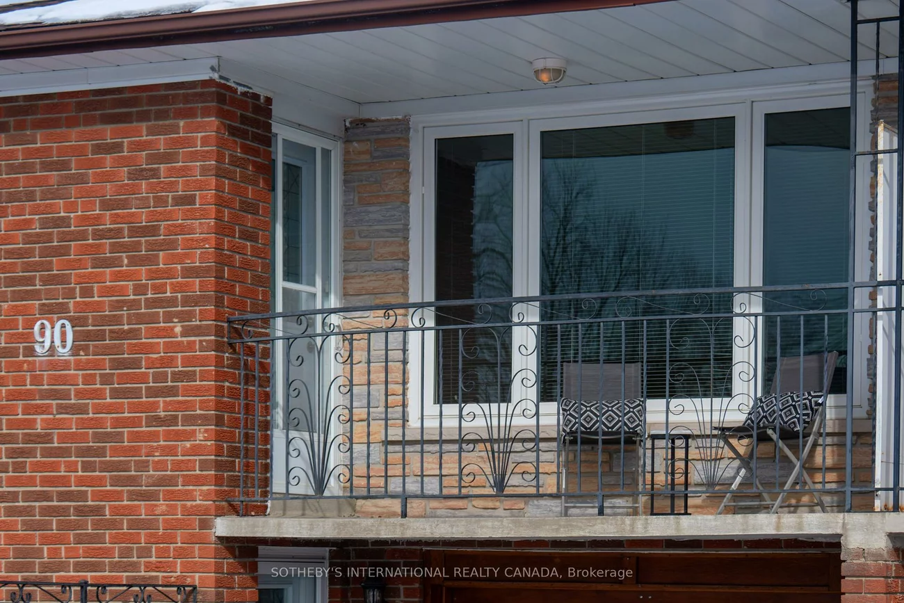 90, Andrew, West Woodbridge, Vaughan