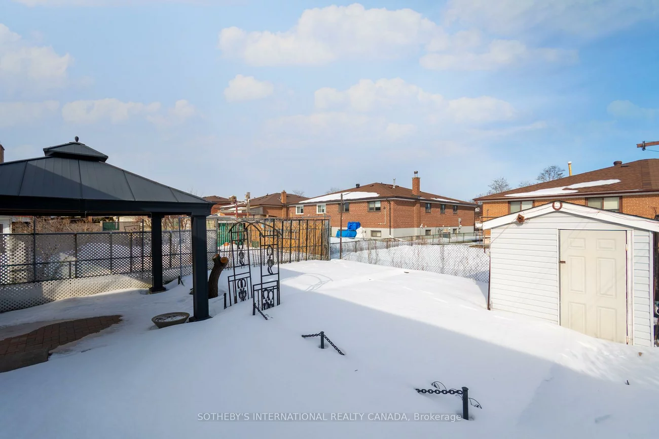 90, Andrew, West Woodbridge, Vaughan