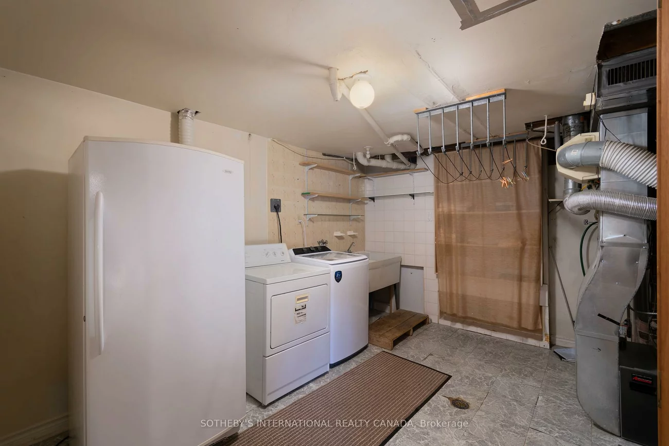 90, Andrew, West Woodbridge, Vaughan